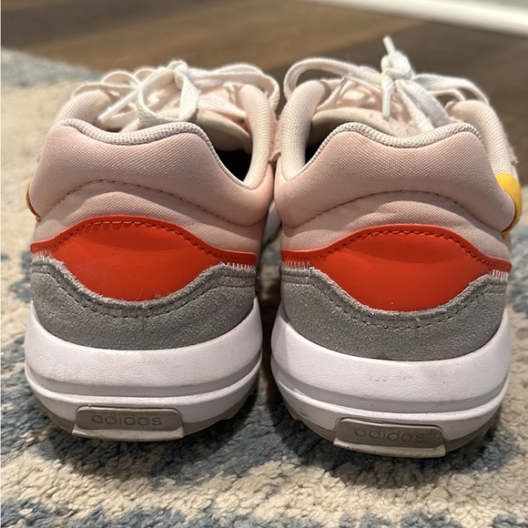 Women’s ADIDAS Sneaker - Picture 3 of 6